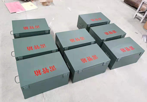 湖里炸药箱和雷管箱一般是怎么存放的？