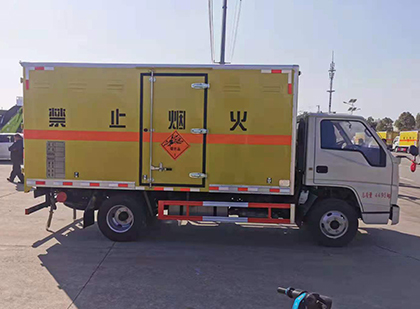 湖里爆破器材运输车工人安全操作规范与智能技术保障